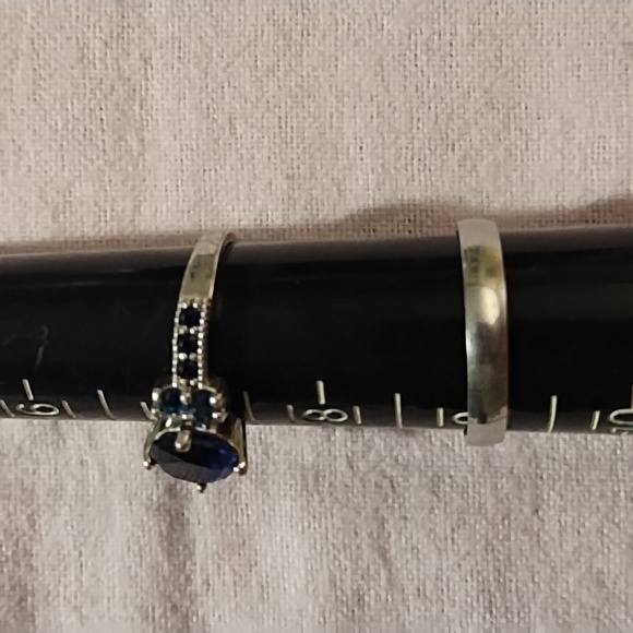 Elegant Blue Gemstone Silver Ring And Silver tone Band - Picture 4 of 4
